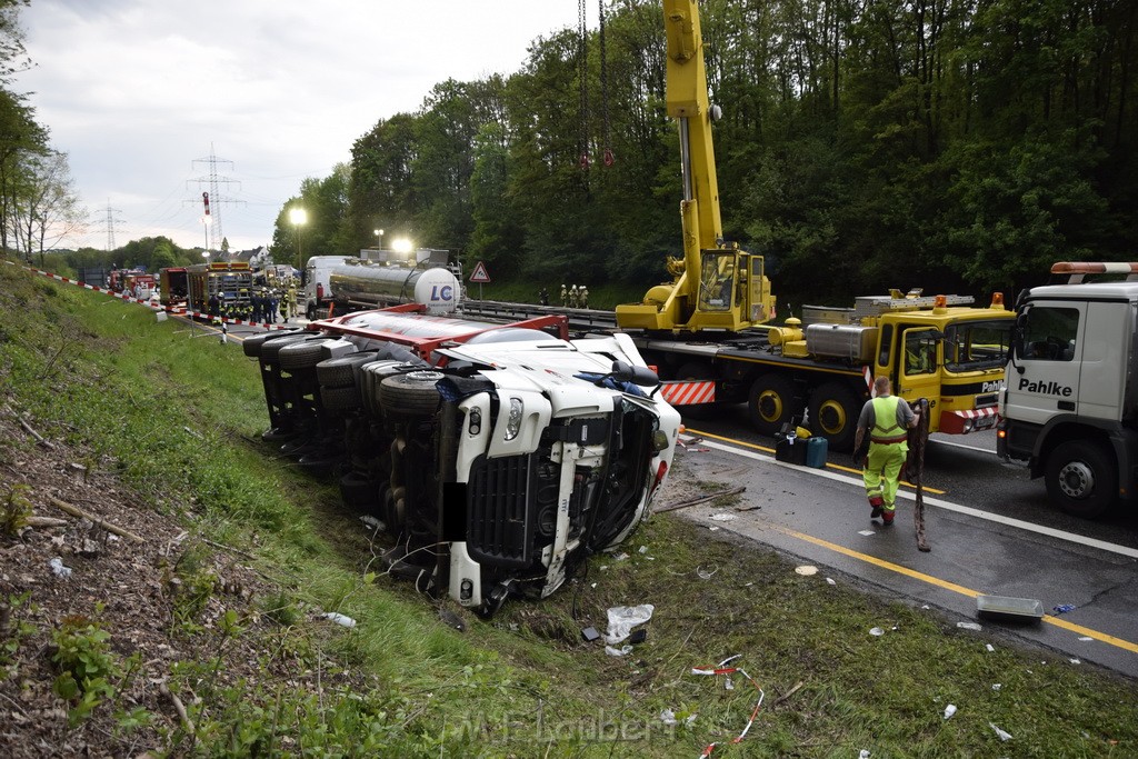 VU Gefahrgut LKW umgestuerzt A 4 Rich Koeln Hoehe AS Gummersbach P336.JPG - Miklos Laubert